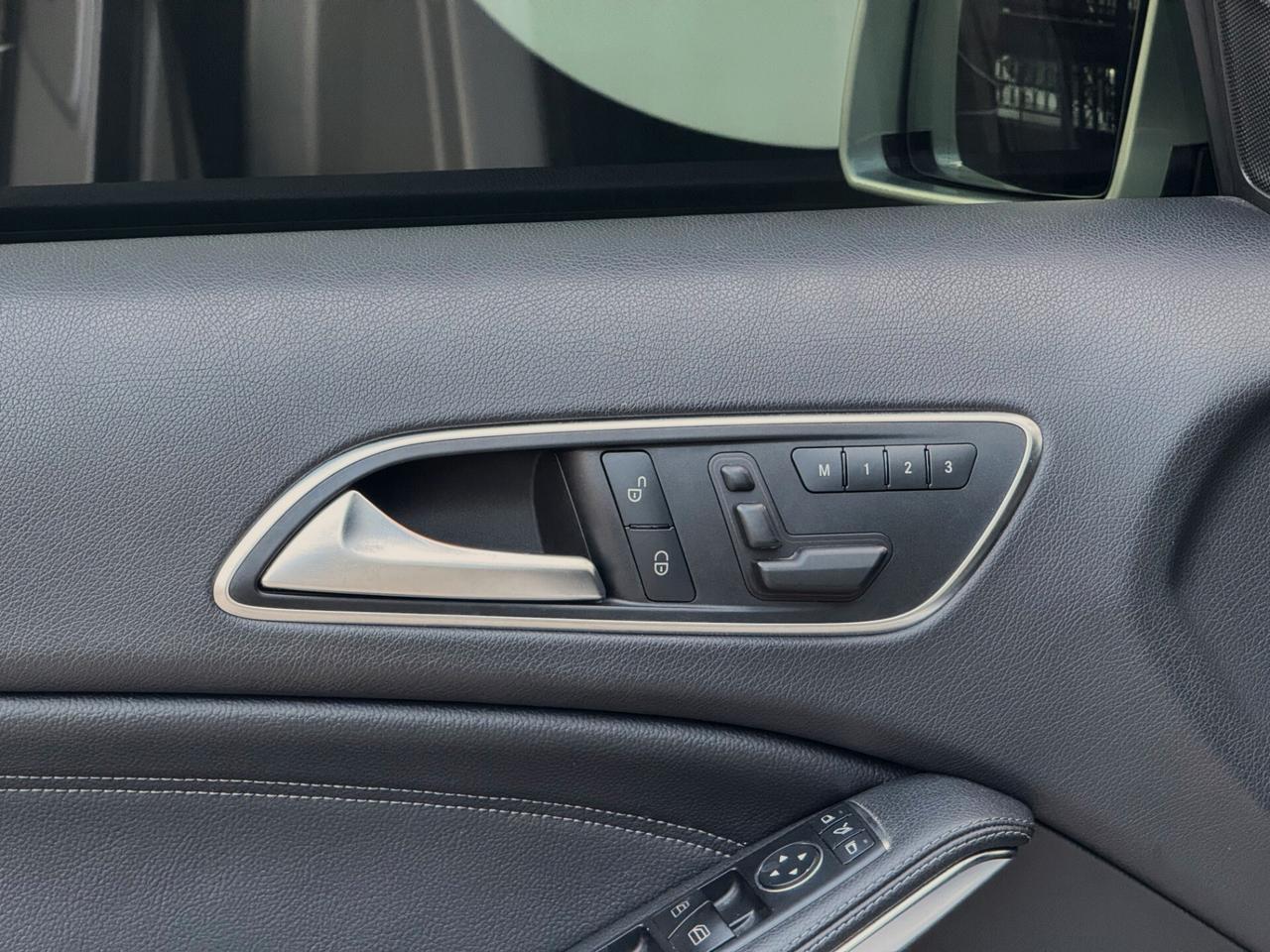 Mercedes-Benz GLA 45 AMG 4 MATIC 360CV CAM