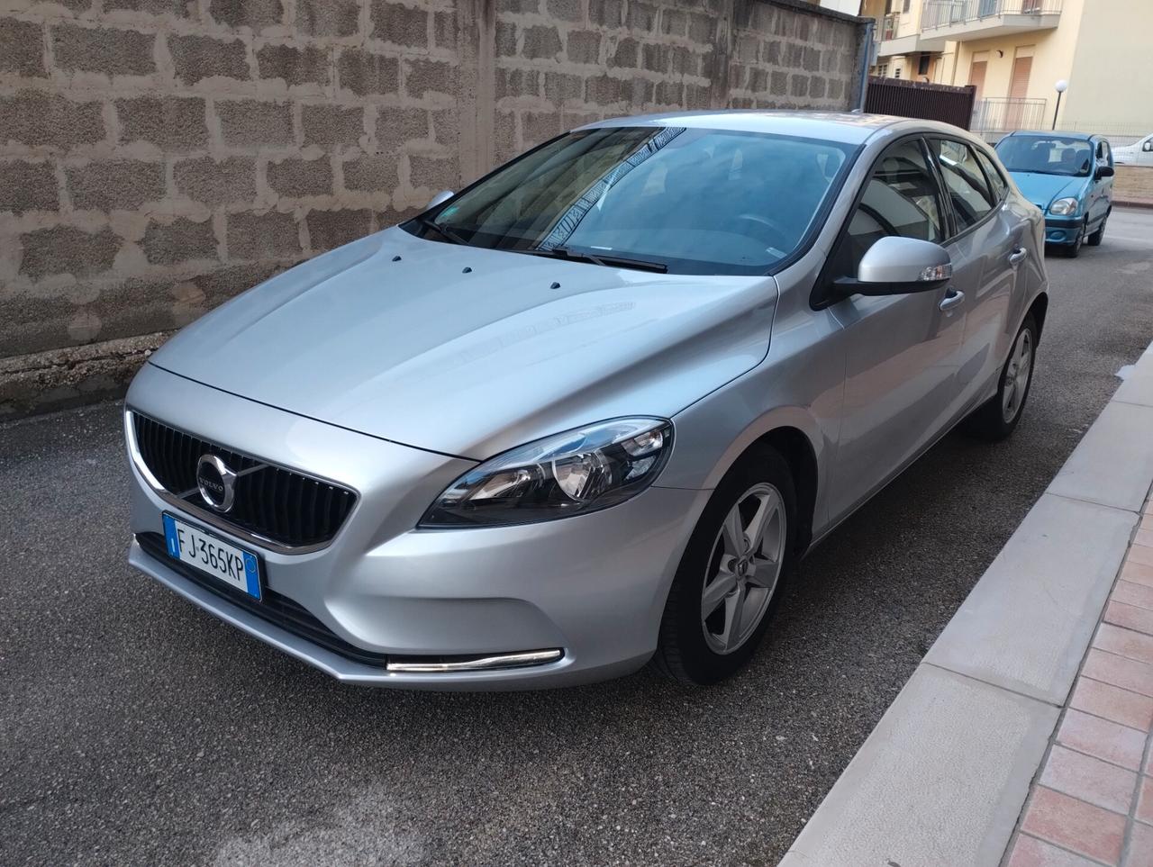 VOLVO V40 BUSINESS 2.0 D2 120 CV – 2017