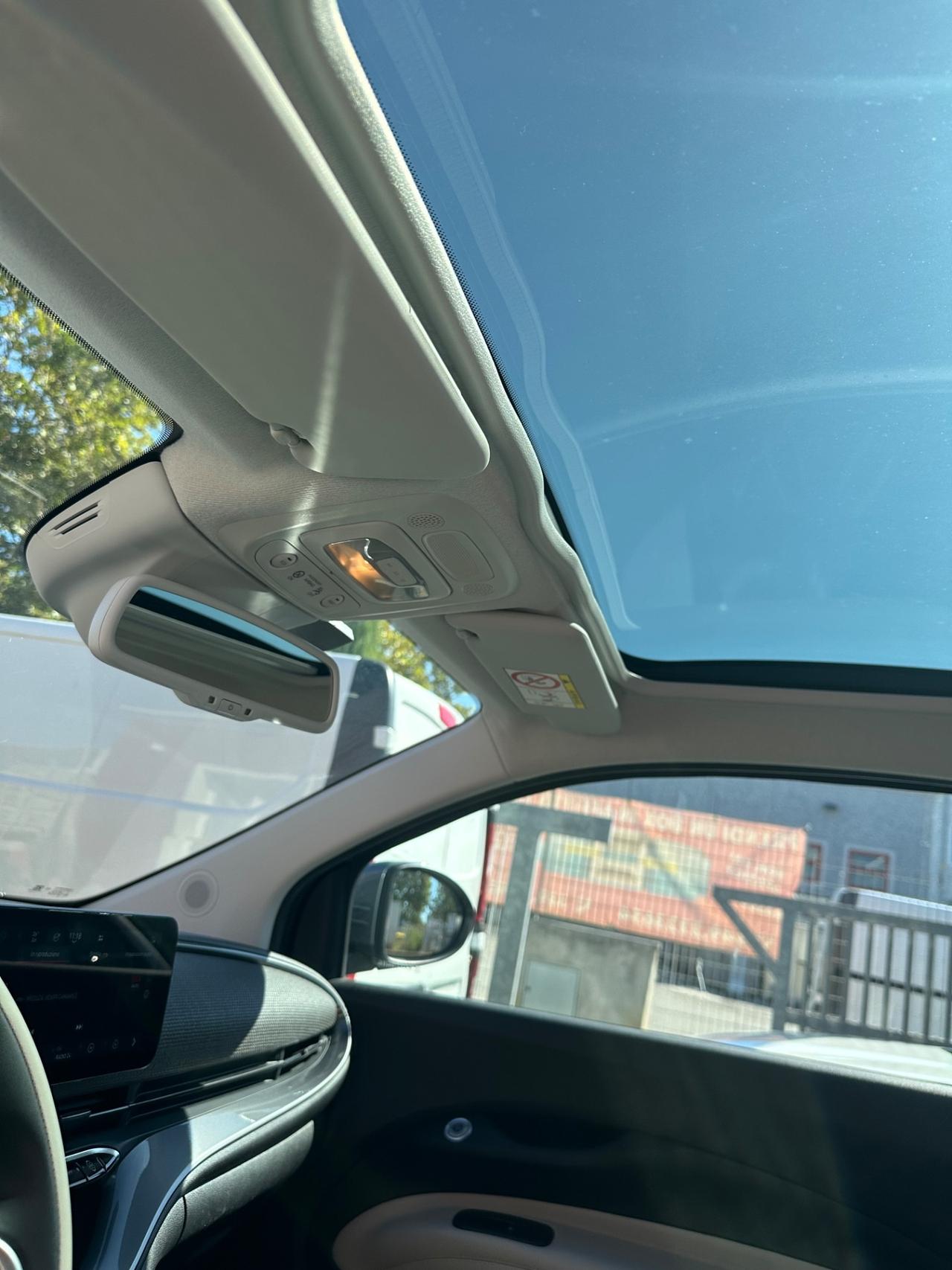 Fiat 500 500e Berlina 42 kWh La Prima by Bocelli