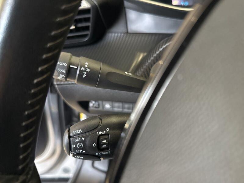 Peugeot 2008 PureTech 100 S&S Allure Pack
