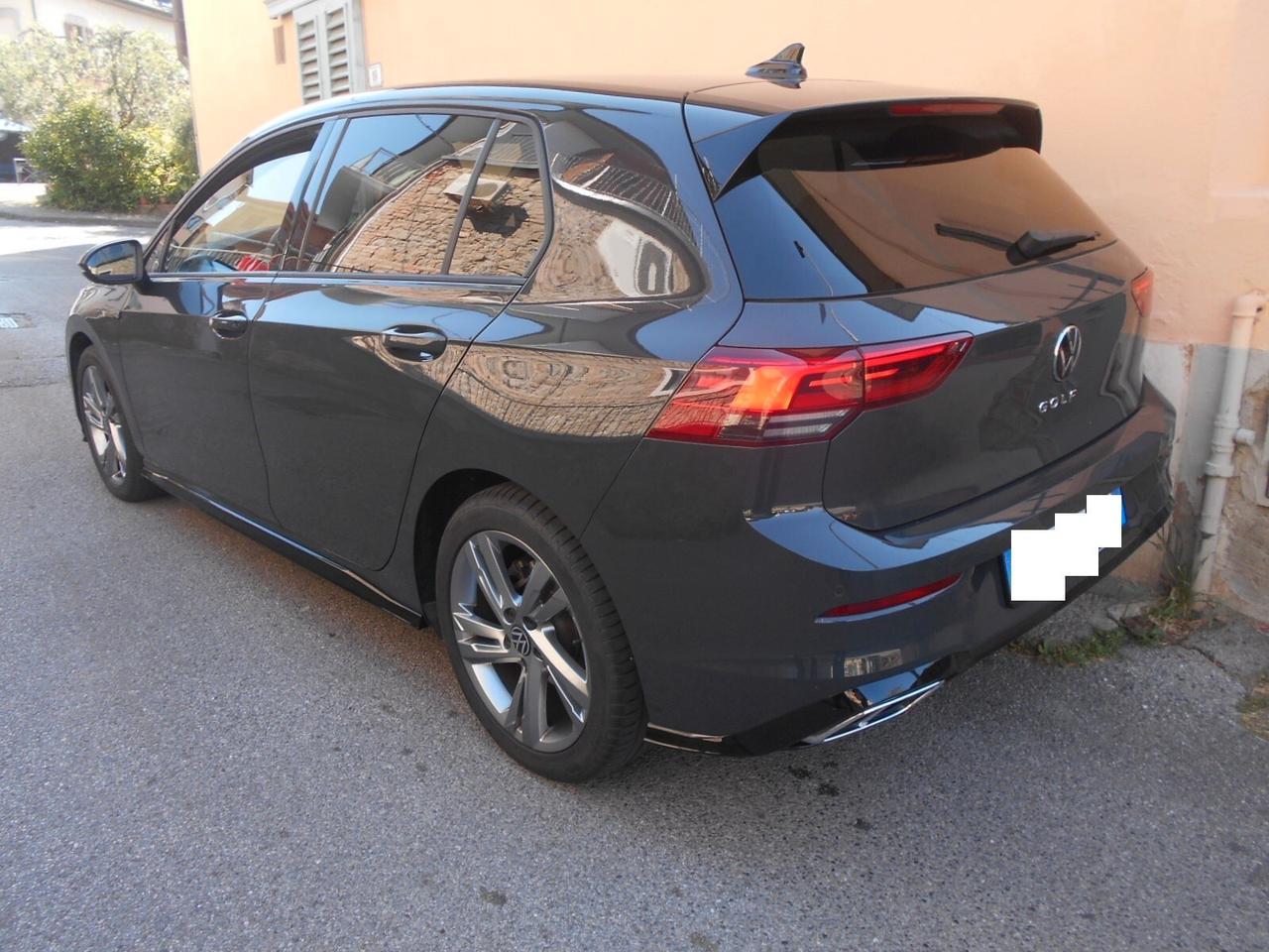 Volkswagen Golf versione R