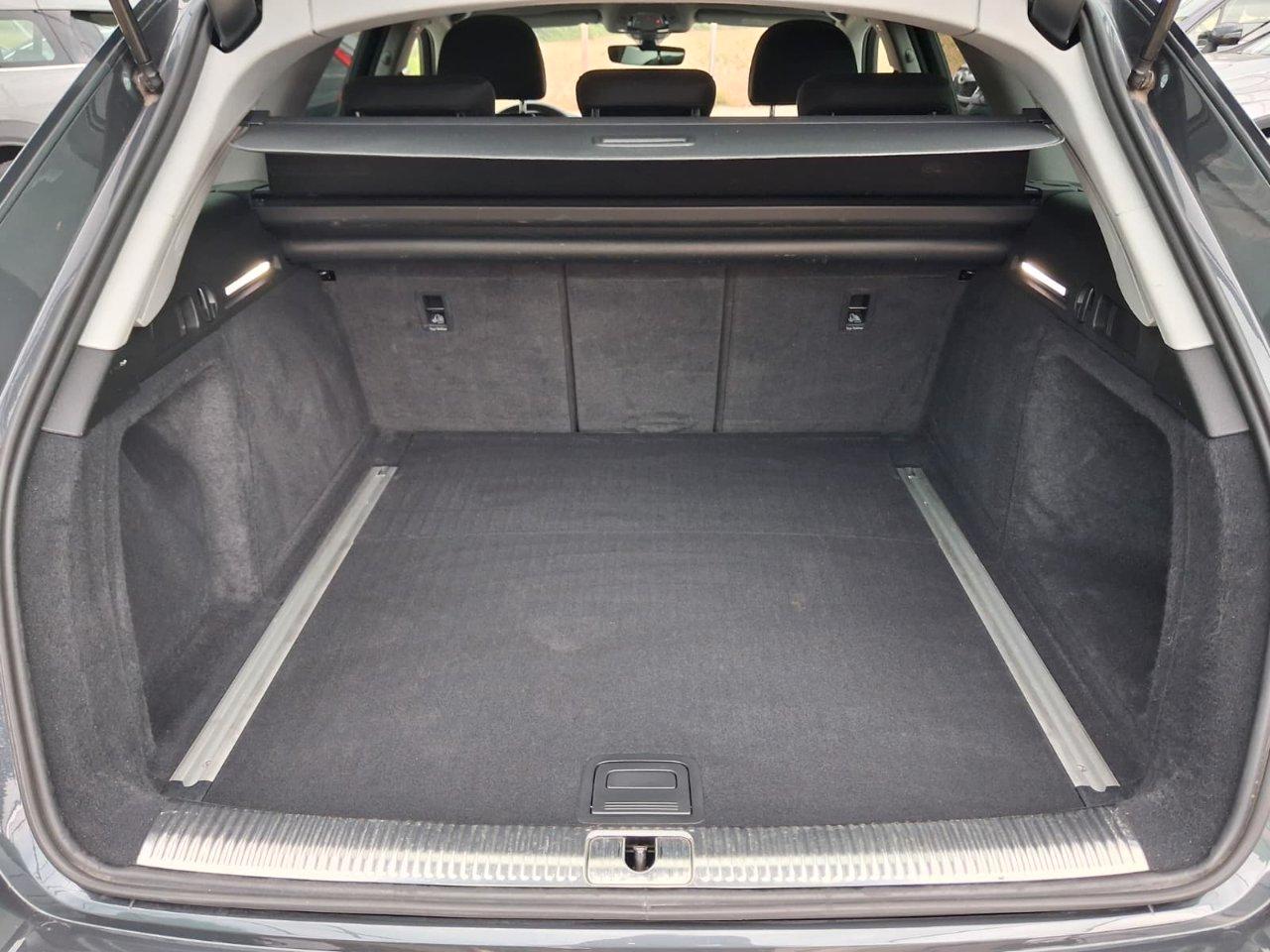Audi A4 Avant 30 2.0 tdi mhev Business Advanced 136cv s-tronic