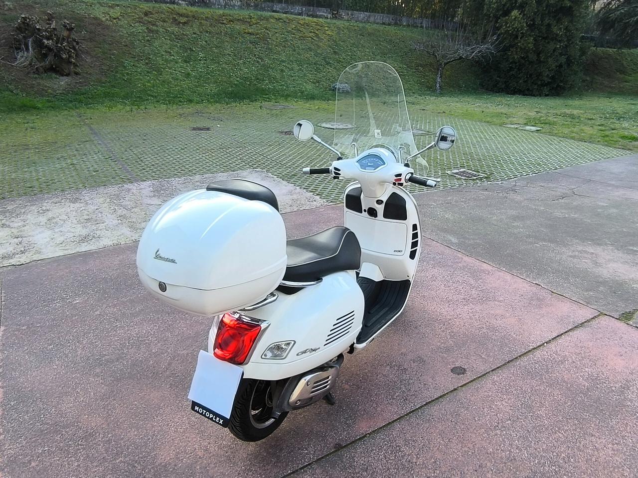 Piaggio Vespa 300 GTS hpe SUPER ABS