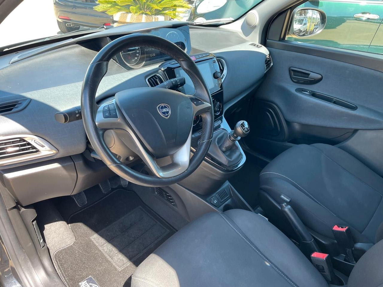 Lancia Ypsilon 1.0 FireFly 5 porte S&S Hybrid Gold