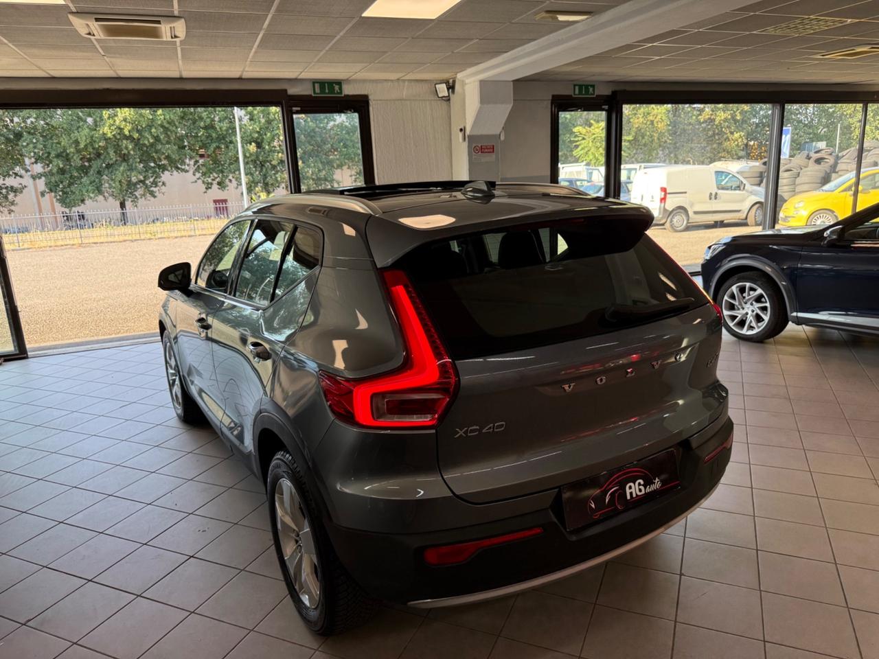 Volvo XC40 D4 AWD Geartronic Momentum TETTO APRIBILE PANORAMICO
