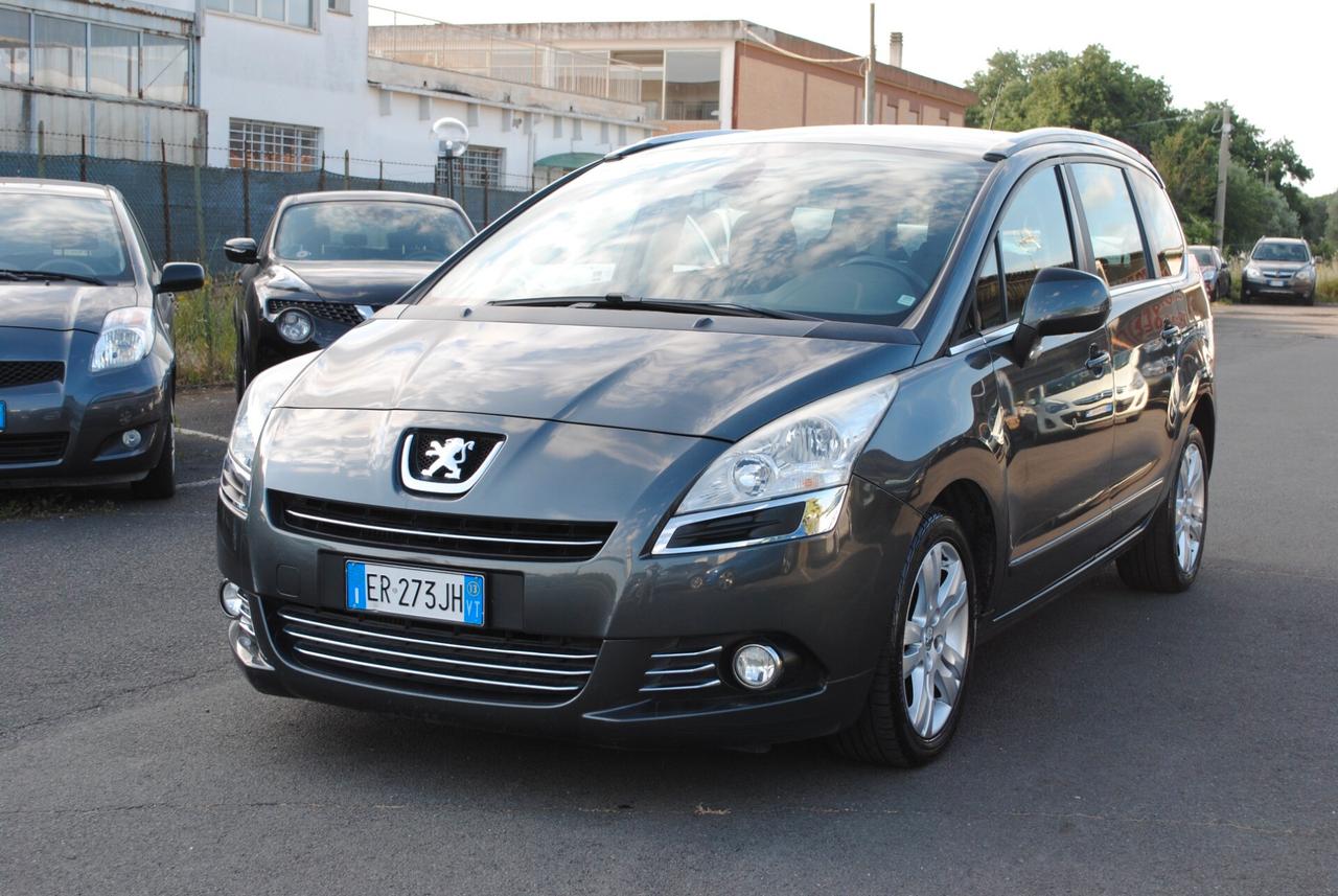 PEUGEOT 5008 1,6 HDI 114 CV