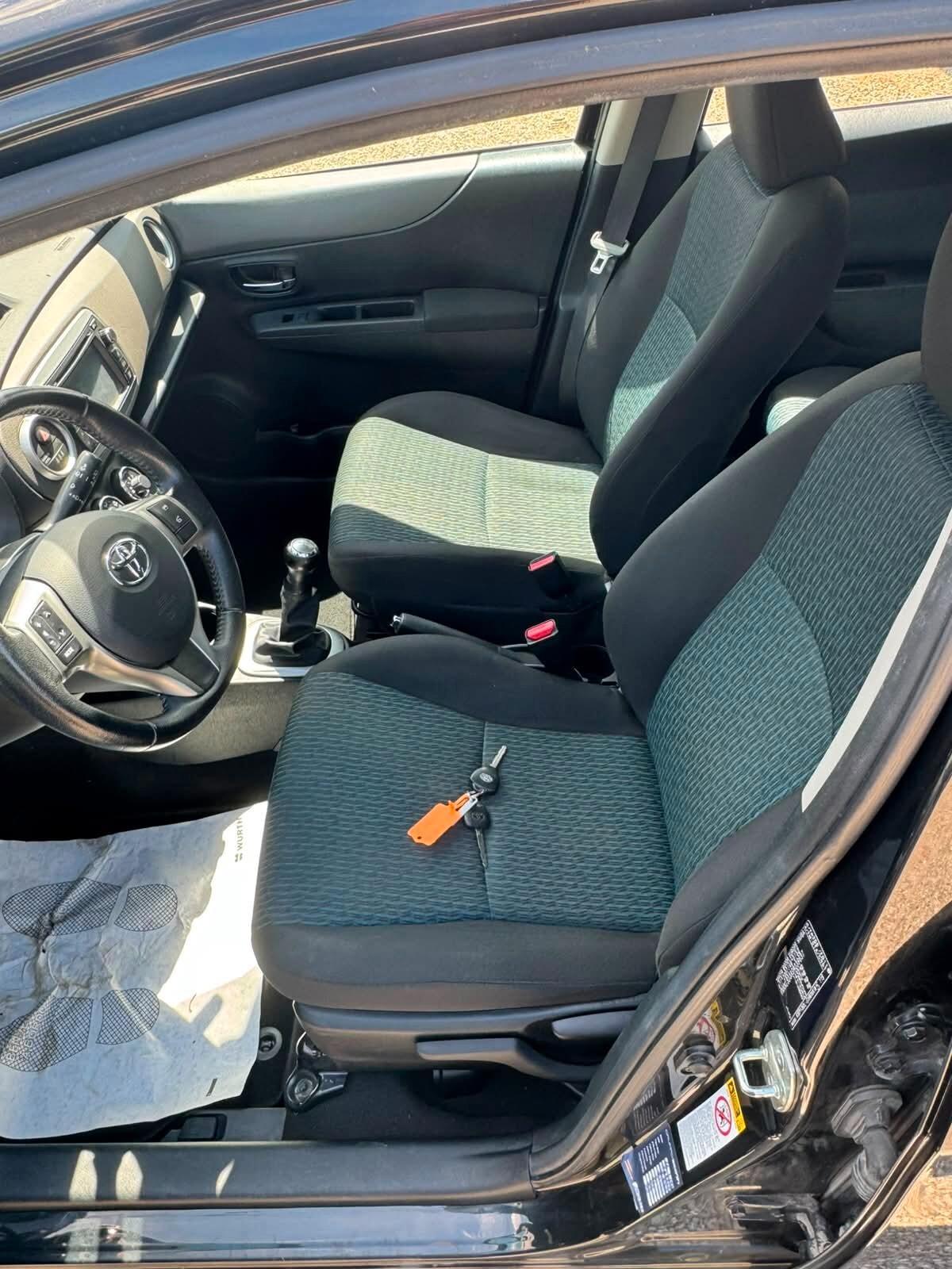 Toyota Yaris 1.3 5 porte Lounge TENUTA MANIACALMENTE !!