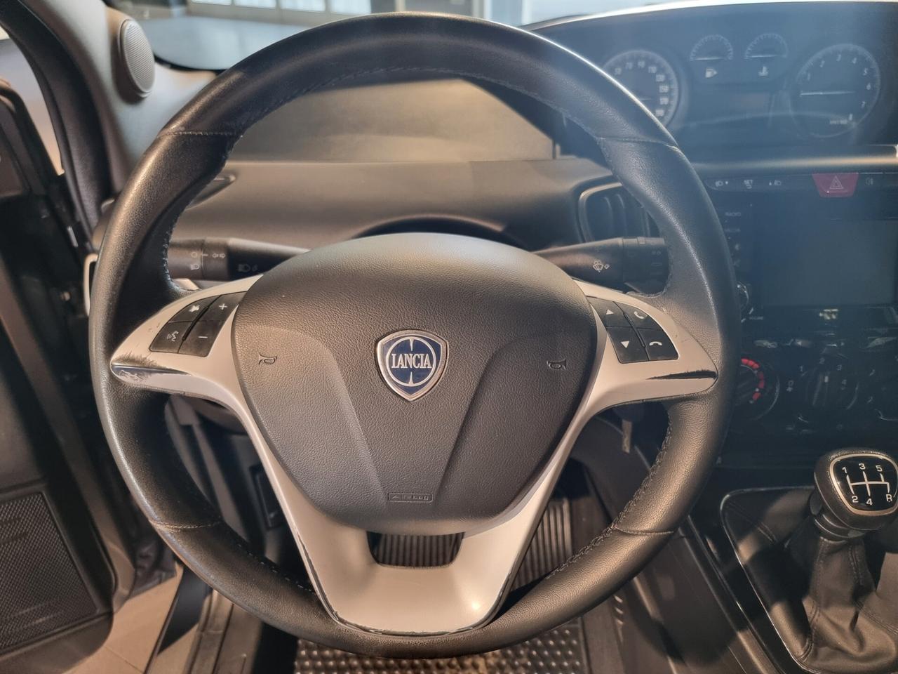 Lancia Ypsilon 1.2 69 CV 5 porte Gold