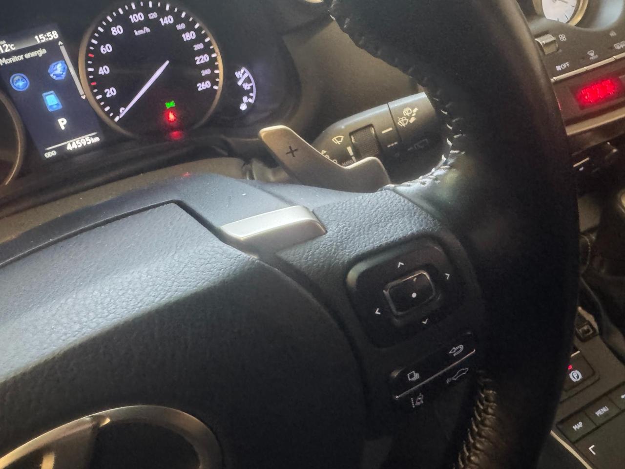 Lexus NX 300h 2.5 Business 2wd cvt