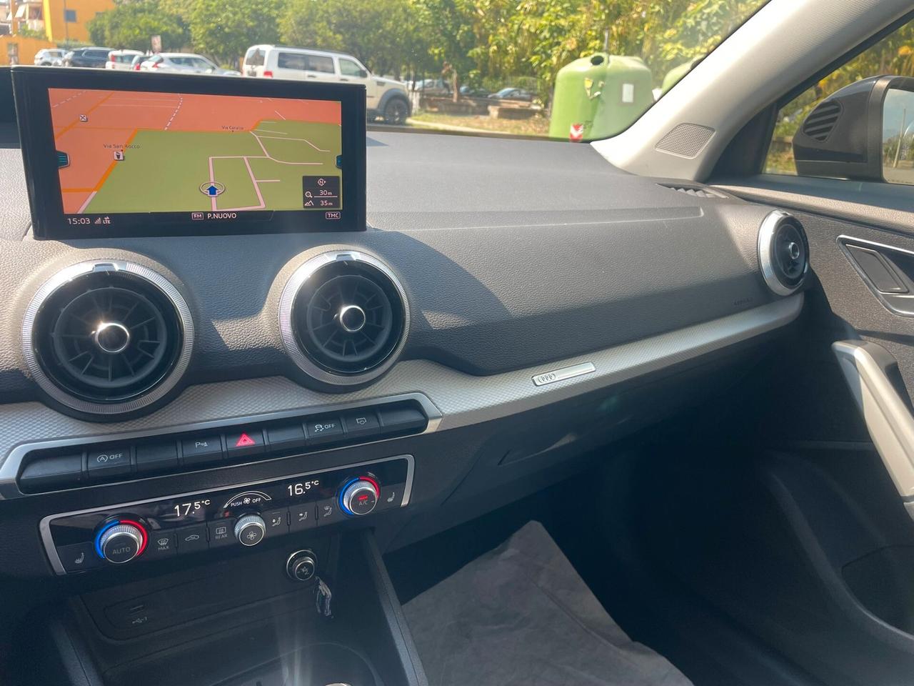 Audi Q2 30 TDI S tronic cockpit navigatore