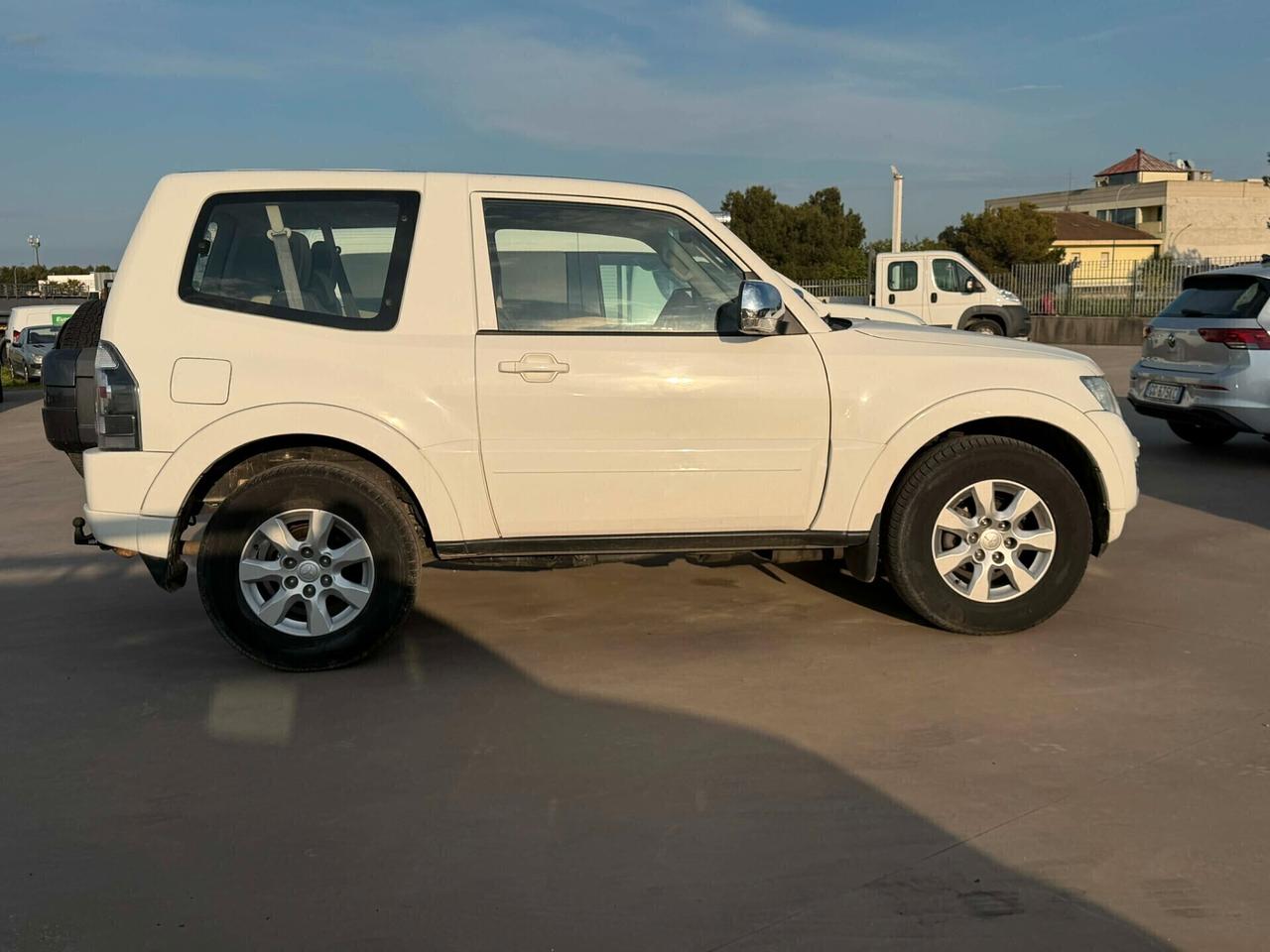 Mitsubishi Pajero 3.2 DI-D 16V aut. 3p. Intense DPF IVA ESPOSTA