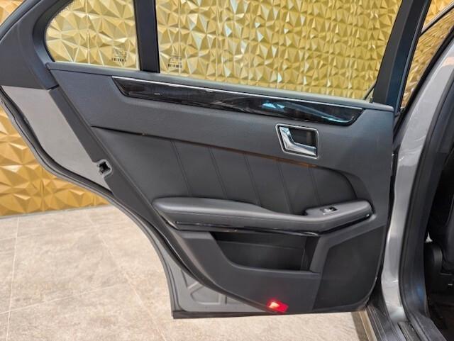Mercedes-benz E 220 CDI BlueEFFICIENCY Avantgarde