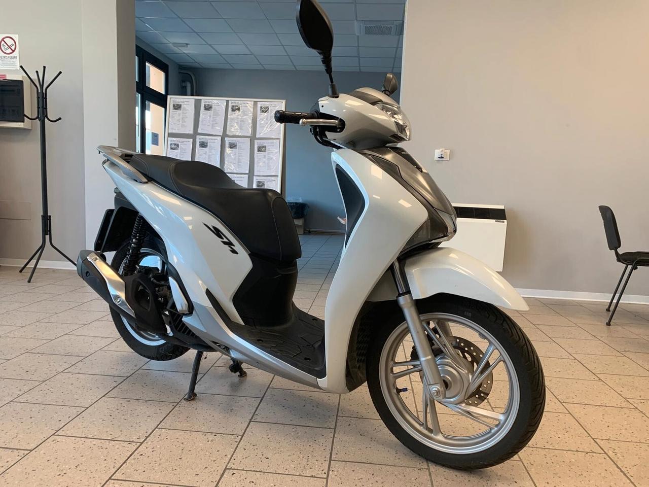 Honda SH 125 Pat. B