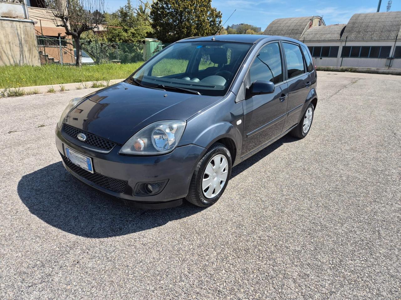 Ford Fiesta 1.6 TDCi 5p. Ghia OK NEOPATENTATI
