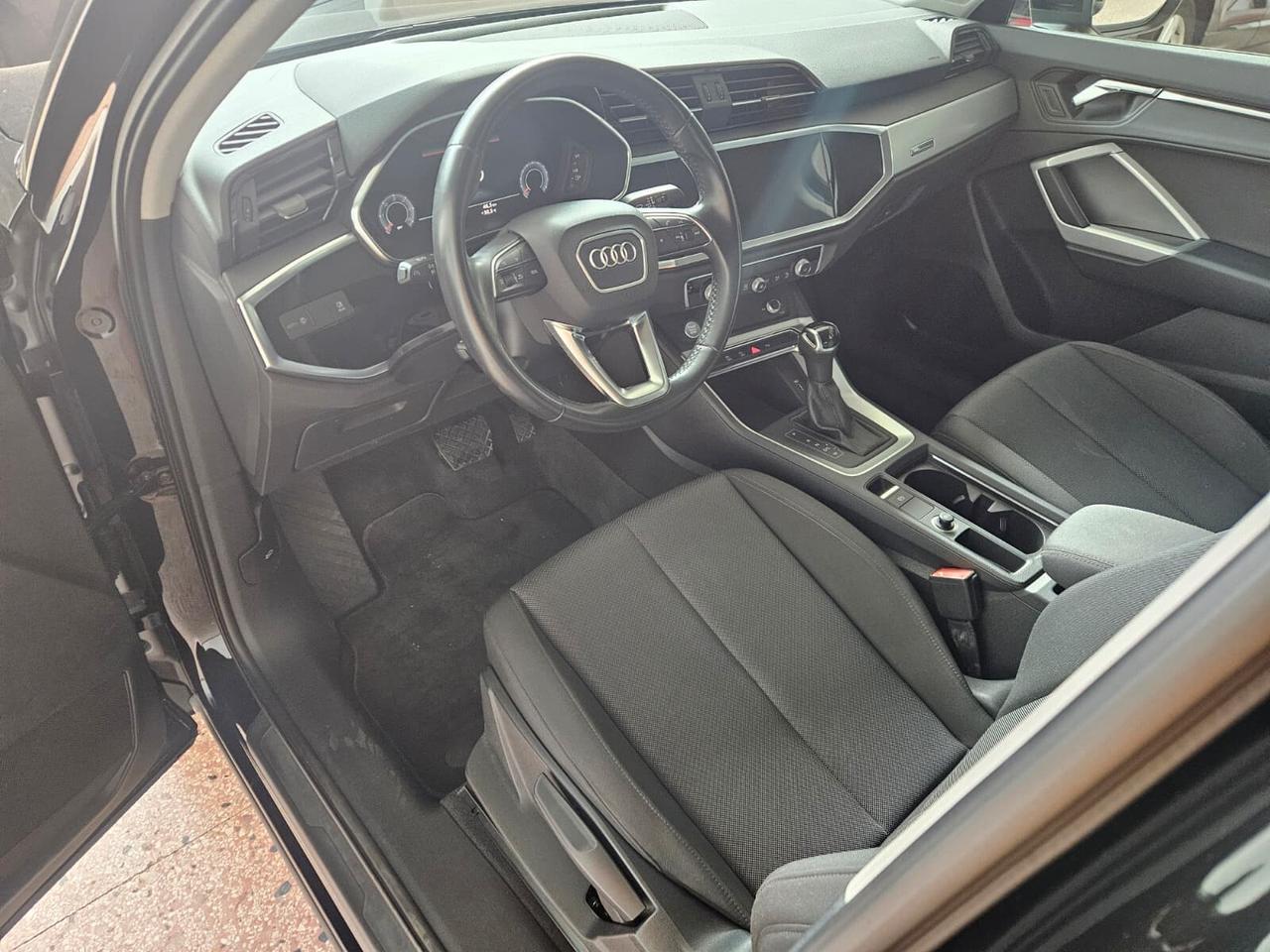 Audi Q3 35 TDI S tronic Business