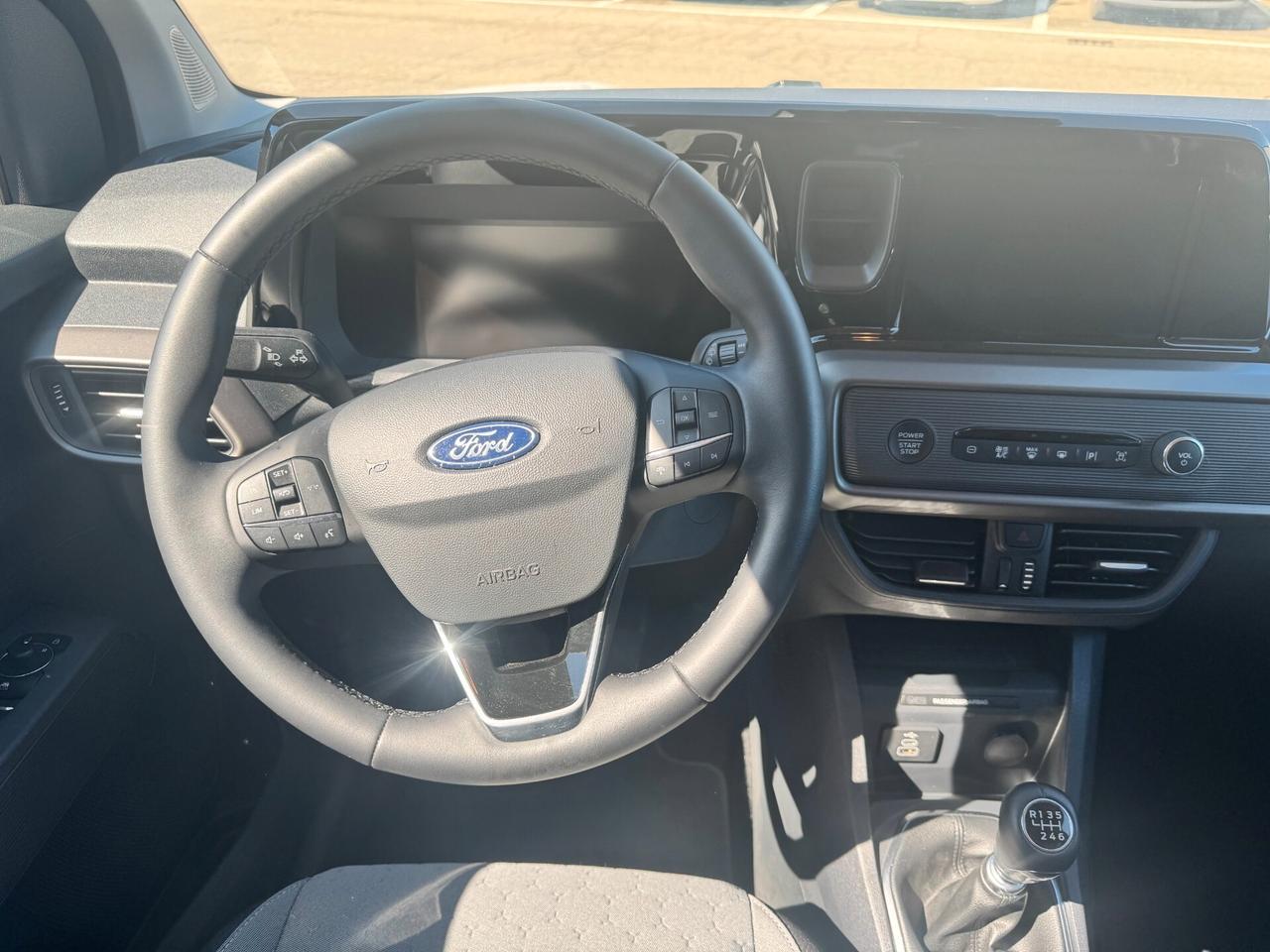 Ford Tourneo Courier 1.0 EcoBoost Titanium