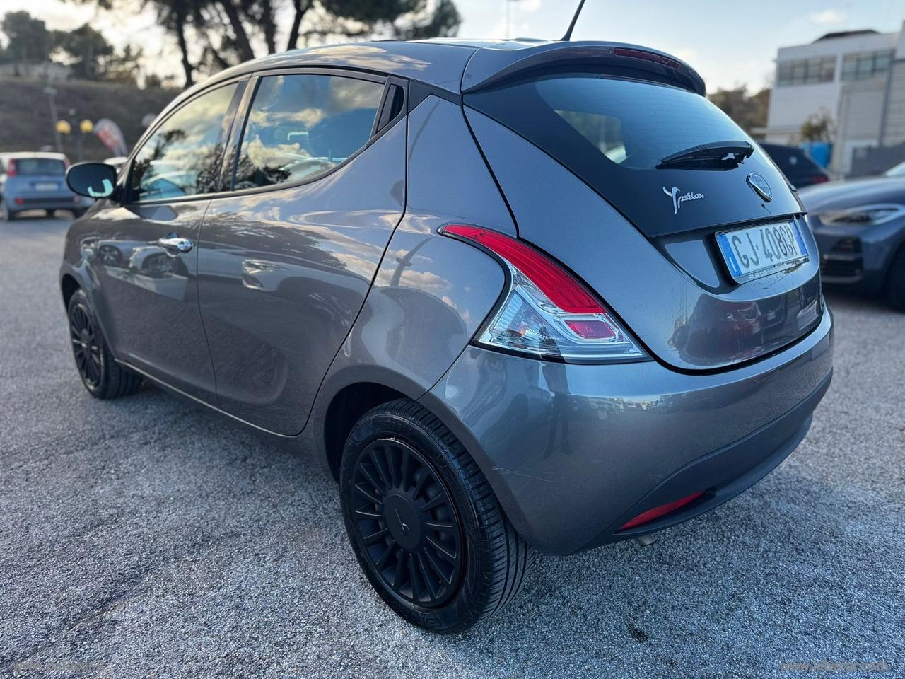 LANCIA Ypsilon 1.0 FireFly 5p.S&S Hybrid Silver