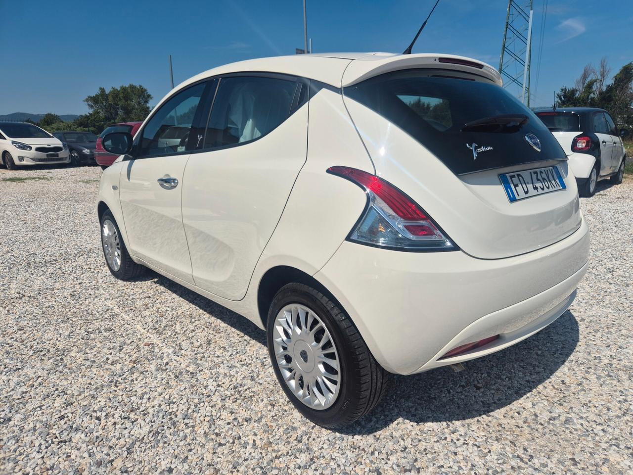 Lancia Ypsilon 24800 KM PARI AL NUOVO