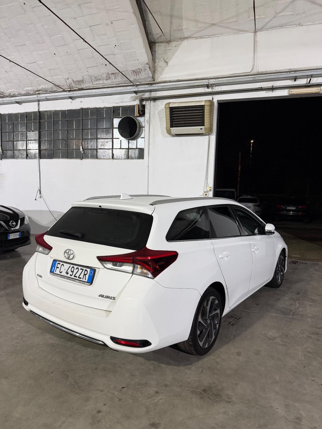 Toyota Auris 1.6 D-4D Lounge