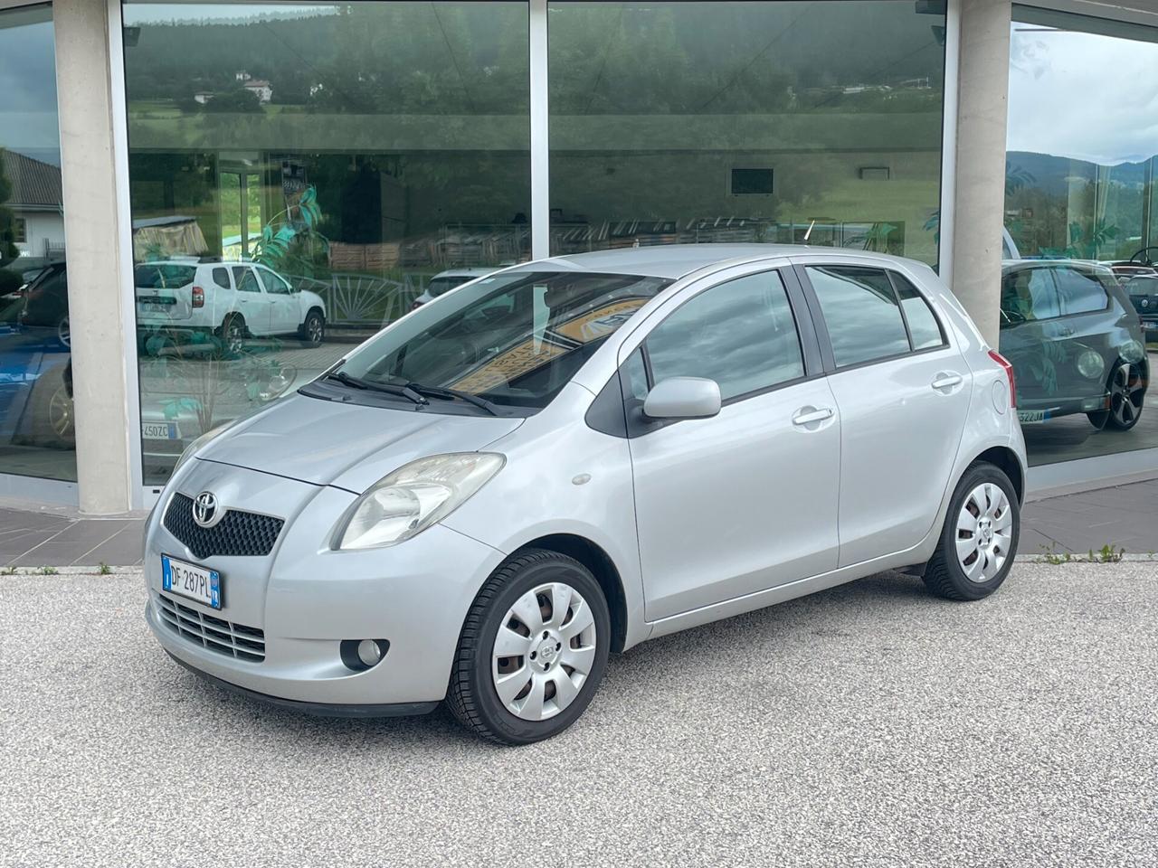 Toyota Yaris 1.3 5 porte SOL