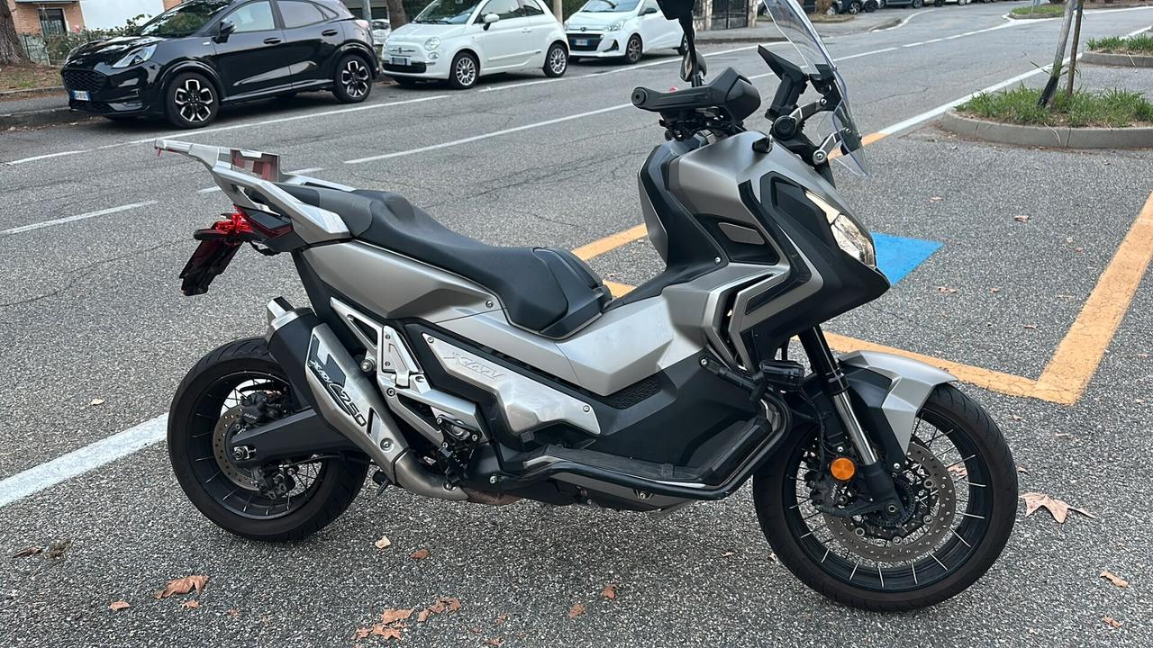 Honda X-ADV 750 GRAVEL