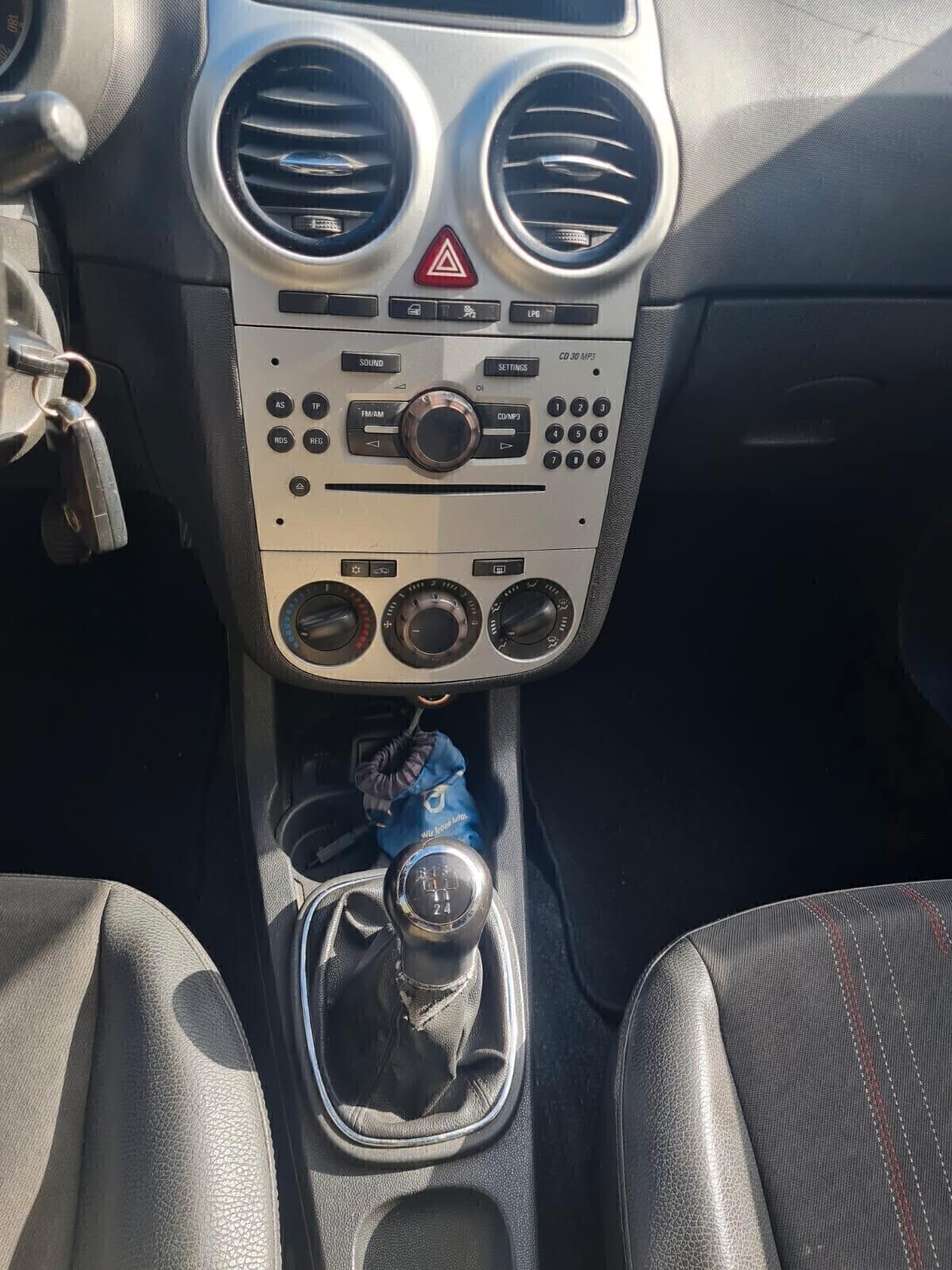 Opel Corsa 1.2 Benz/Gpl Anno 2012