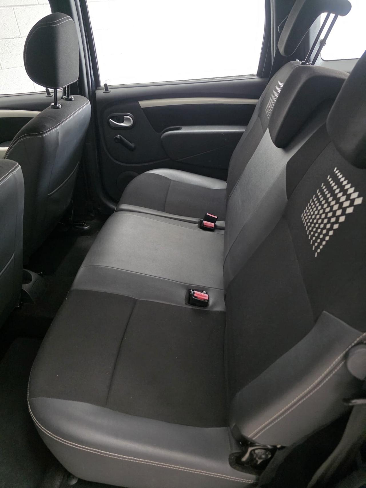 Dacia Logan MCV 1.6 85CV GPL 7 posti Embleme