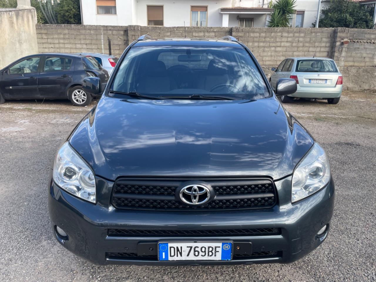 Toyota RAV4 2.2 D-4D 136 CV gancio traino