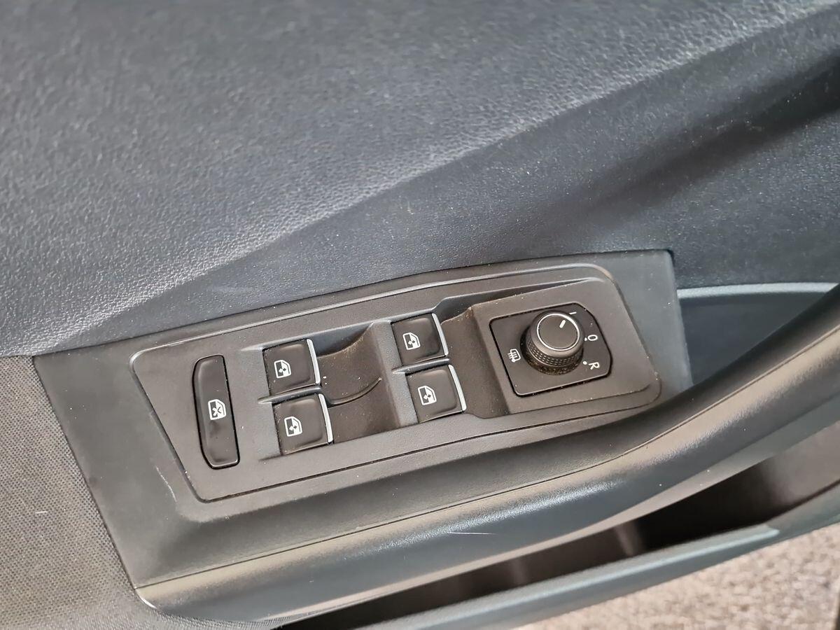 VOLKSWAGEN T - ROC 1.0 T STYLE