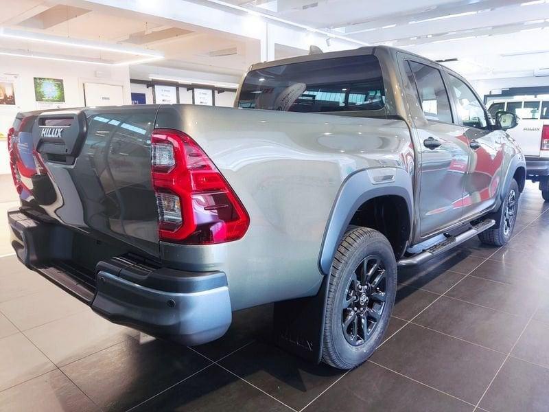 Toyota Hilux 2.8 D-4D A/T 4WD 48V 4 porte Double Cab Invincible