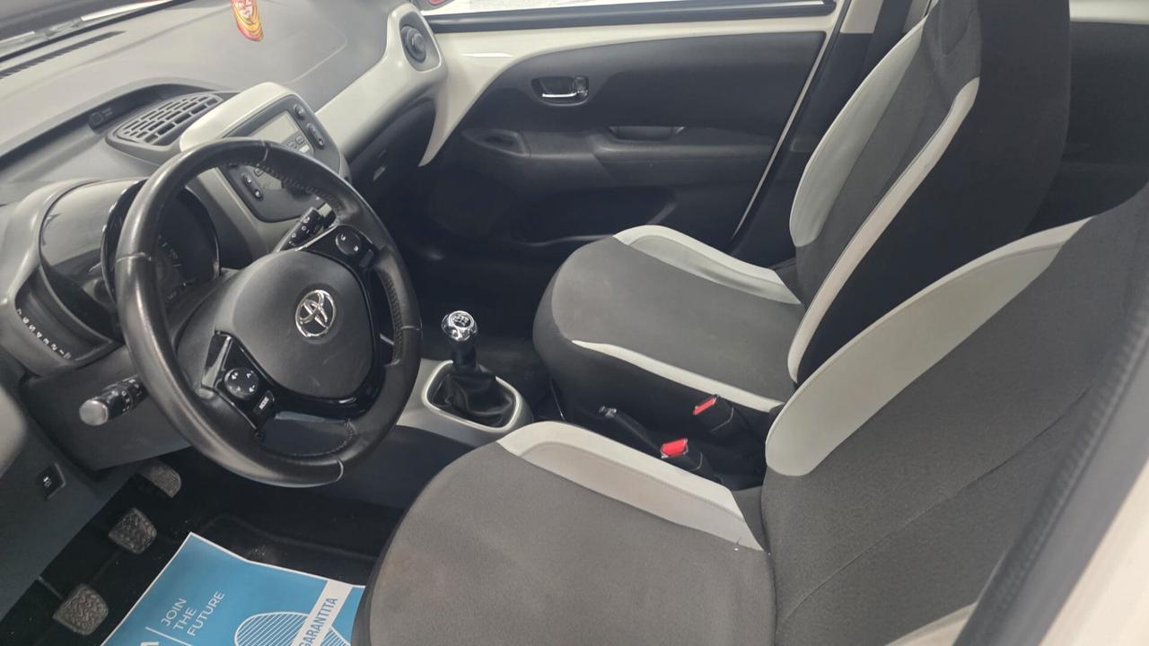 Toyota Aygo 1.0 VVT-i 69 CV 5 porte x-cool