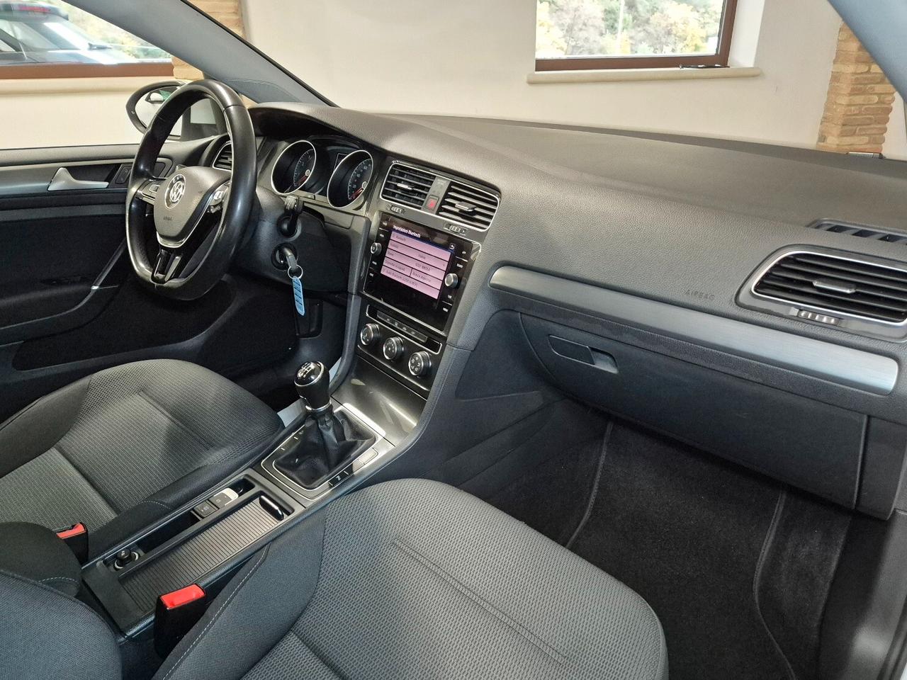 Volkswagen Golf 1.0 TSI 115 CV 5p. Business BlueMotion Technology