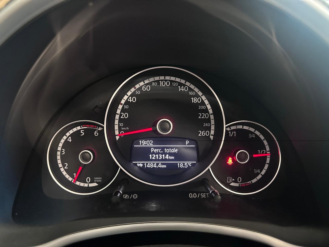 Volkswagen Maggiolino Cabrio 1.6 tdi Design 105cv dsg