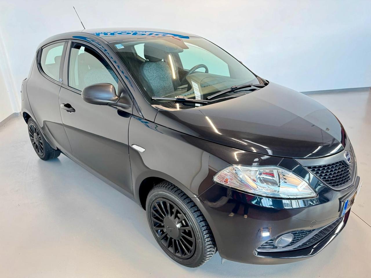 Lancia Ypsilon 1.2 69 CV 5 porte S&S Platinum 5 p.ti