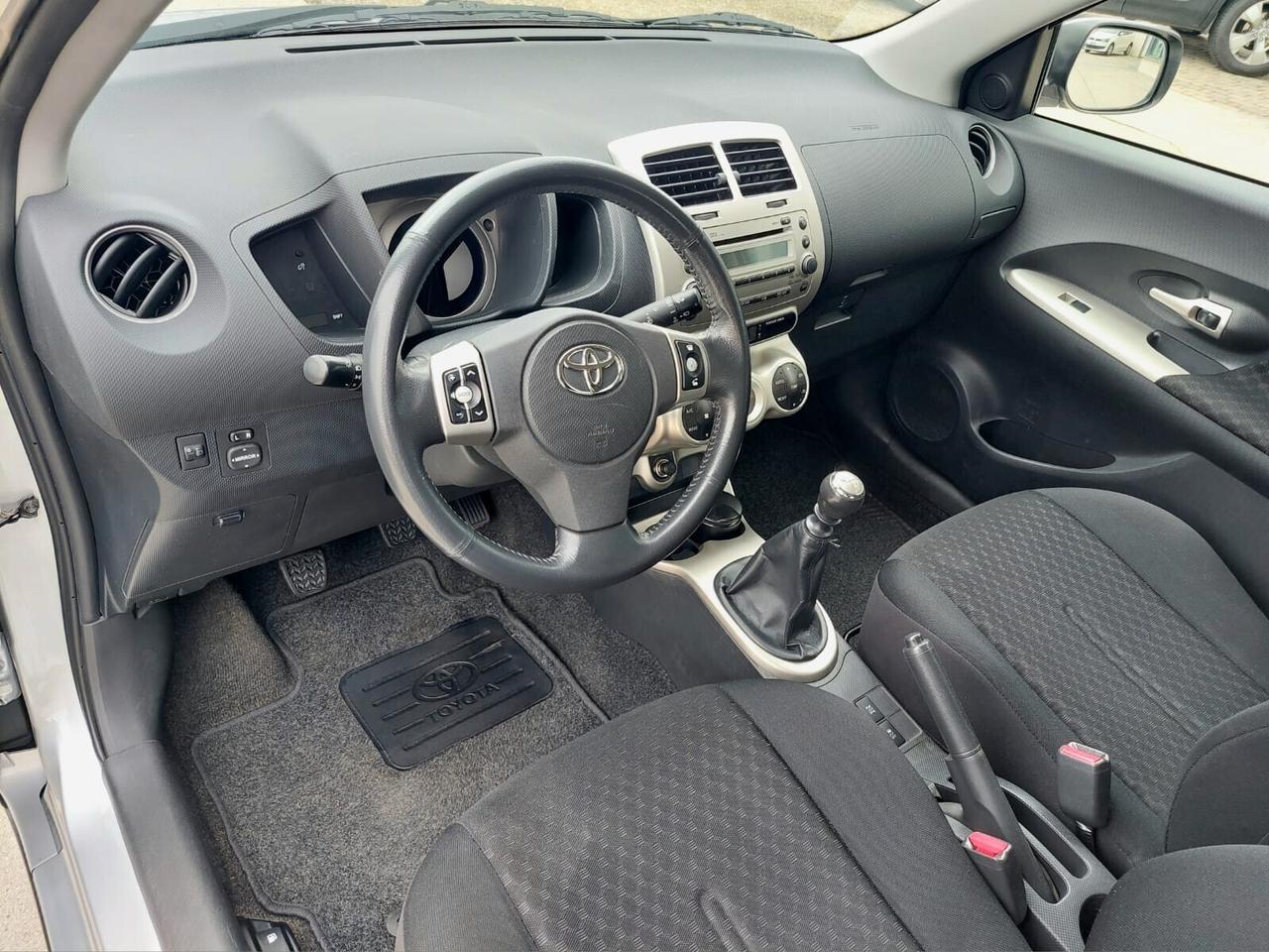 TOYOTA Urban Cruiser 1.4 D-4D AWD Sol - 2009