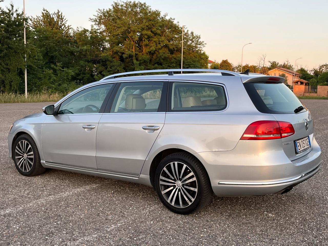 Volkswagen Passat 2.0 TDI DSG Highline - 140 CV
