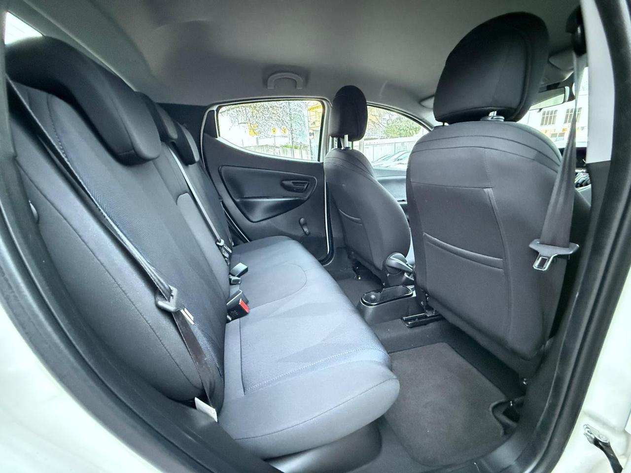 Lancia Ypsilon KM. 12.000! 1.2 BENZ. GOLD