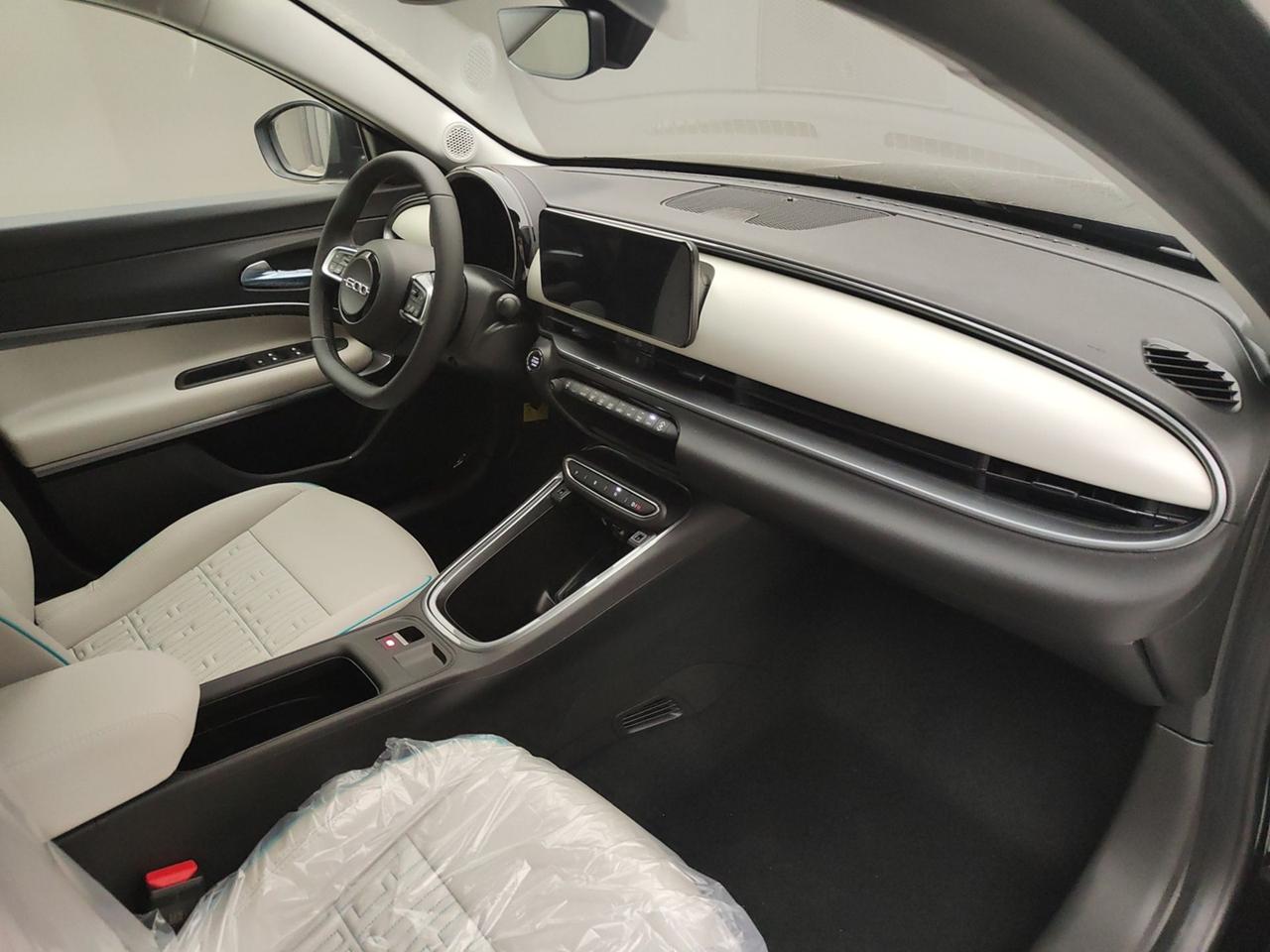 FIAT 600 IV 2023 1.2 MHEV 110CV DCT LA PRIMA