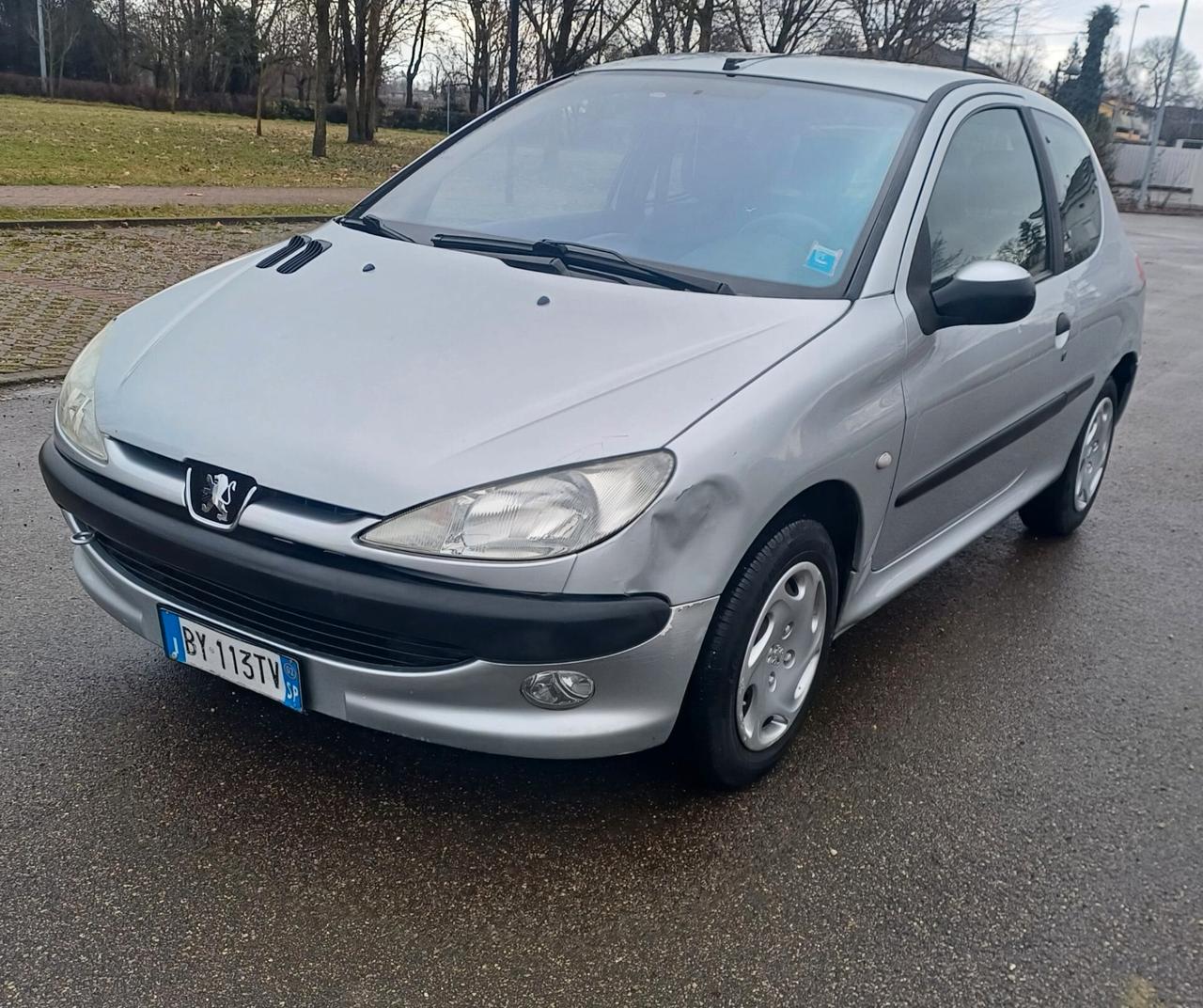 Peugeot 206 1.1 3p. XT