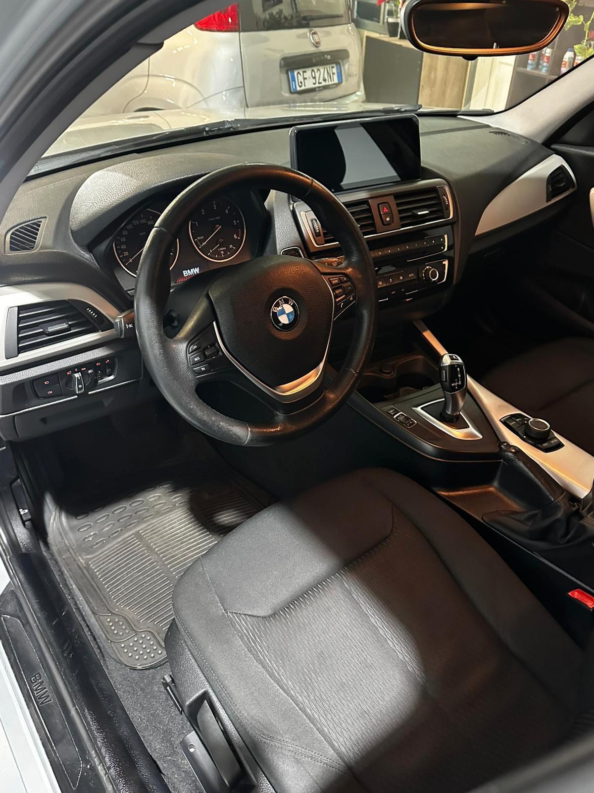 Bmw 116 120d 5p. Urban