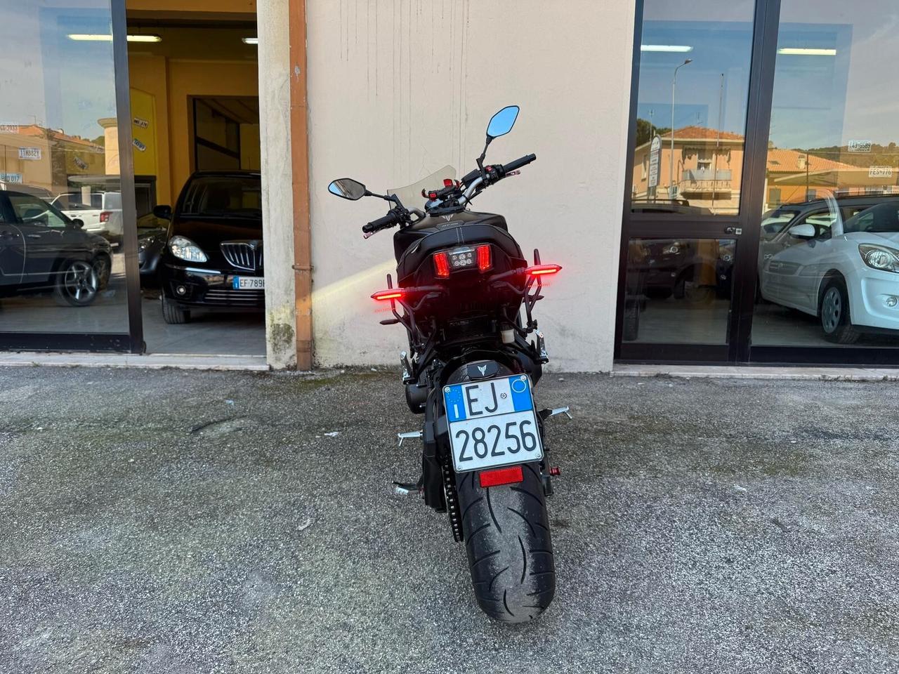 YAMAHA MT- 09