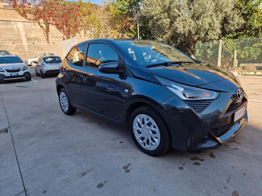 Toyota Aygo 5 Porte Aygo 5p 1.0 x-business m-mt 72cv