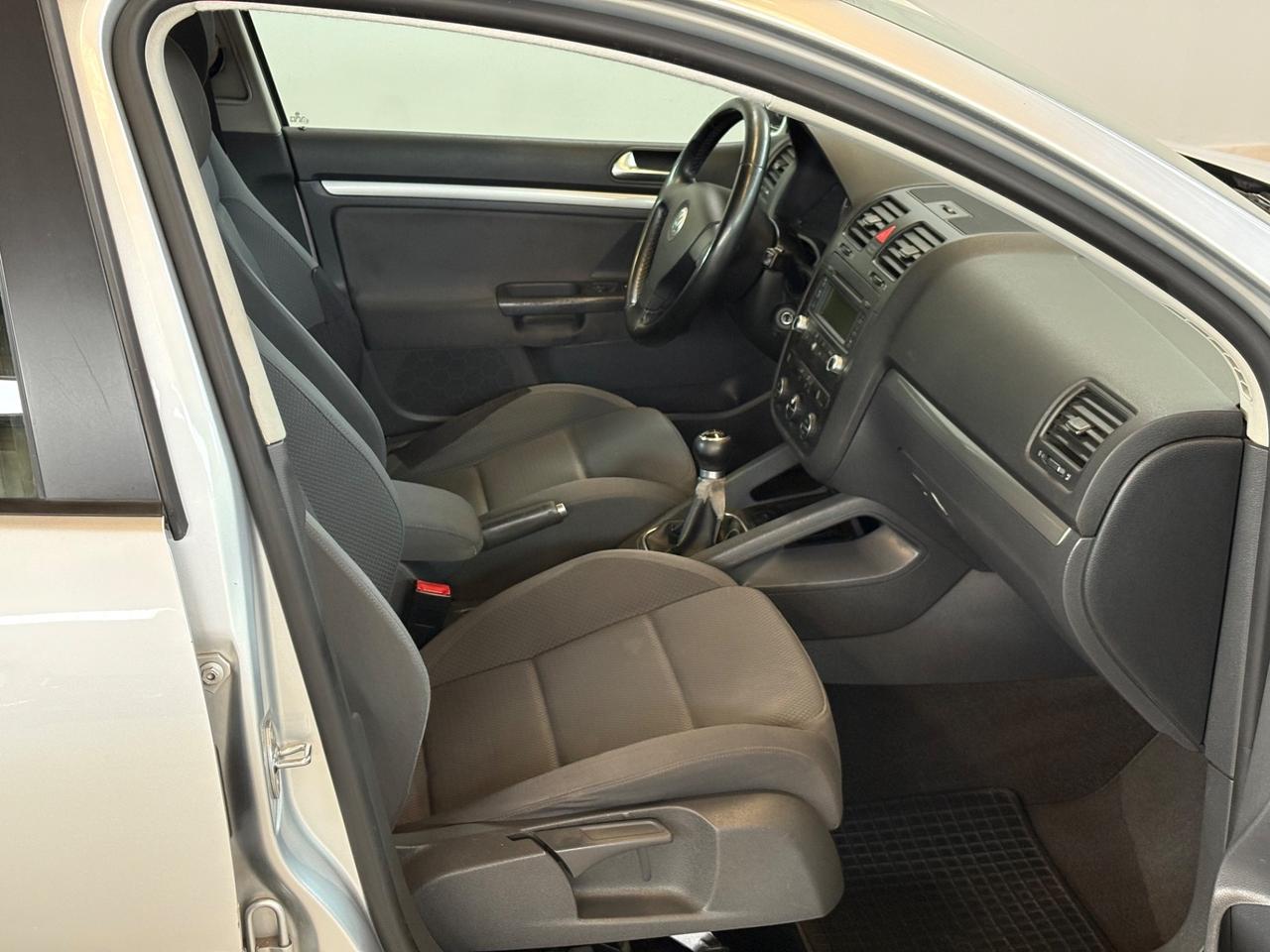 Volkswagen Golf 1.6 16V FSI 5p. Sportline