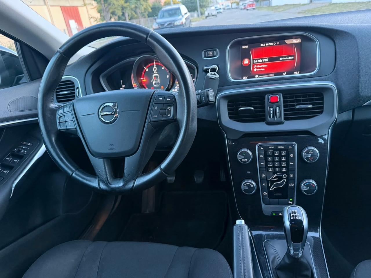 VOLVO V40 2.0 BERLINA DIESEL D2 EURO6B