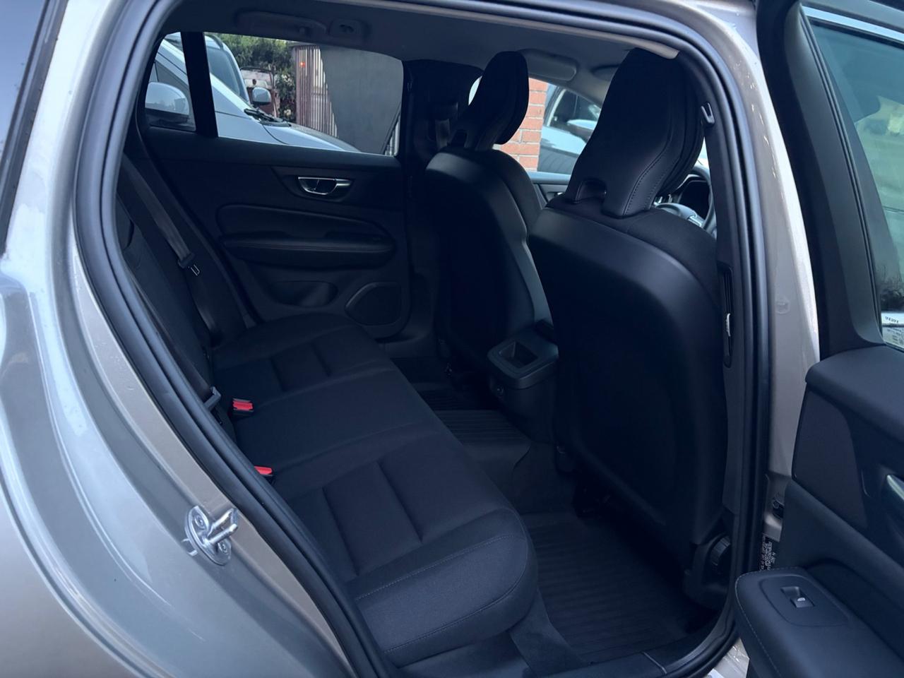 Volvo V60 B4 (d) Geartronic Momentum Business Pro