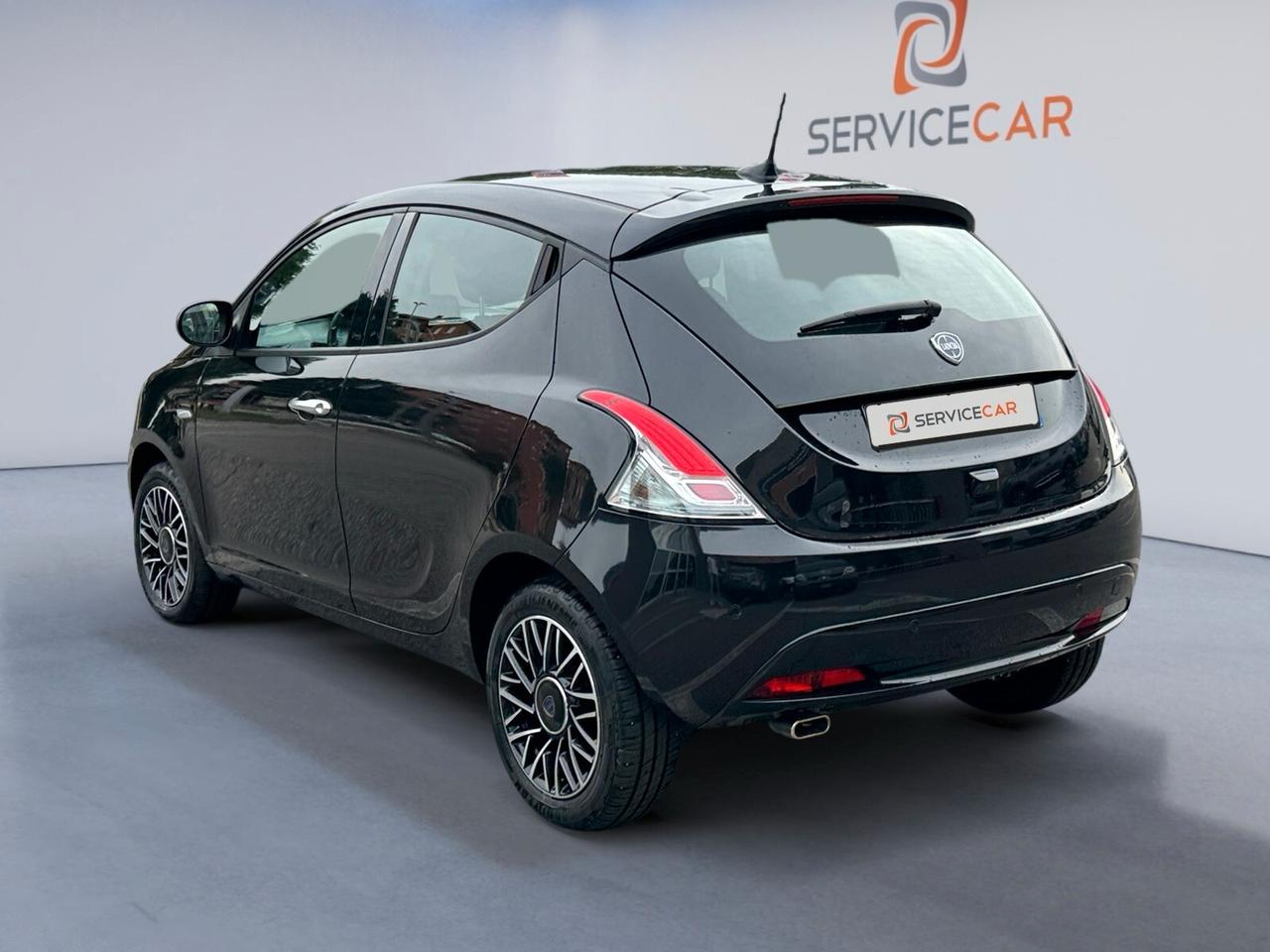 Lancia Ypsilon 1.0 Hybrid Platino