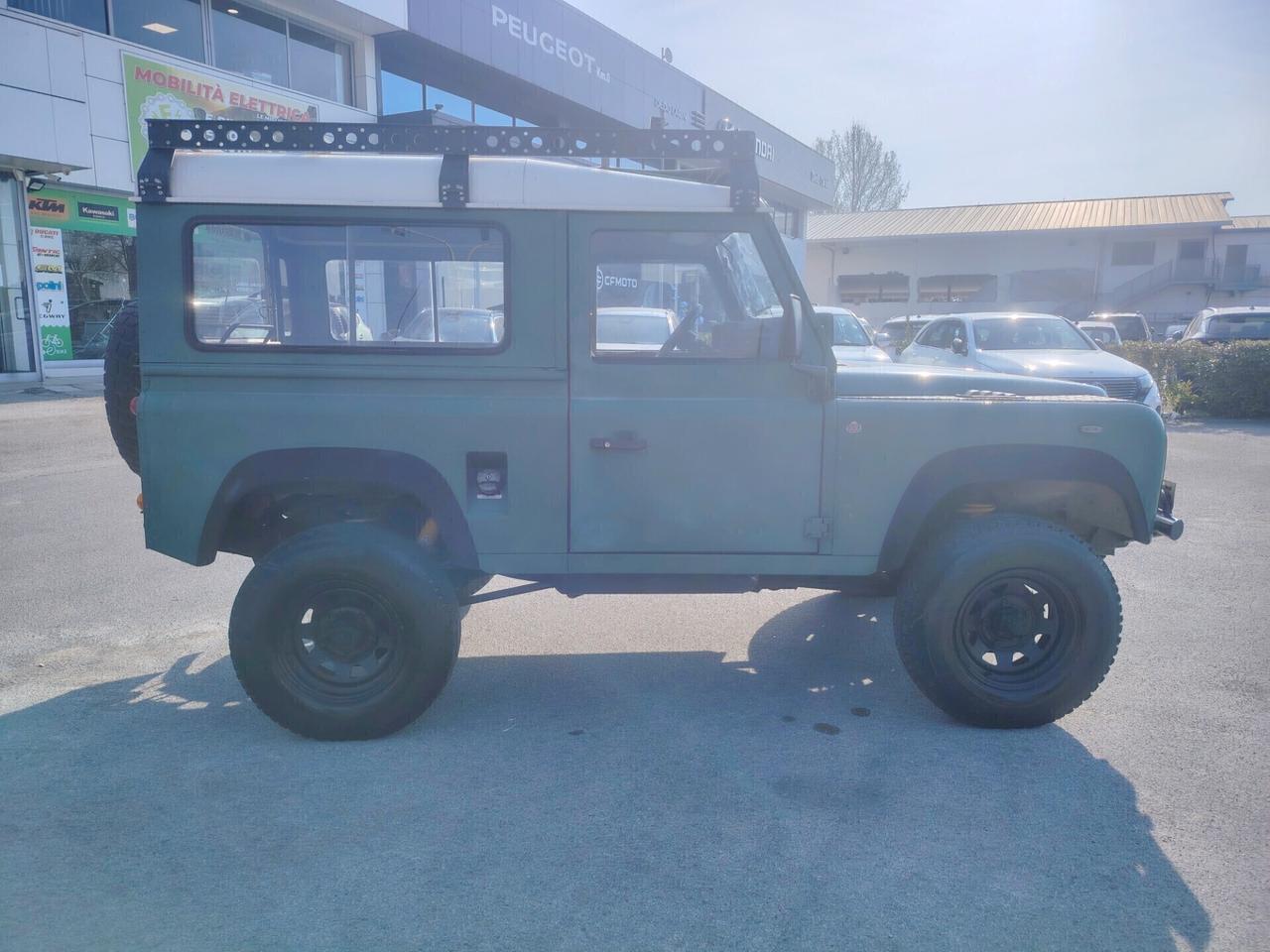 Land Rover Defender 9.0 2.5 Td5 -AUTOCARRO