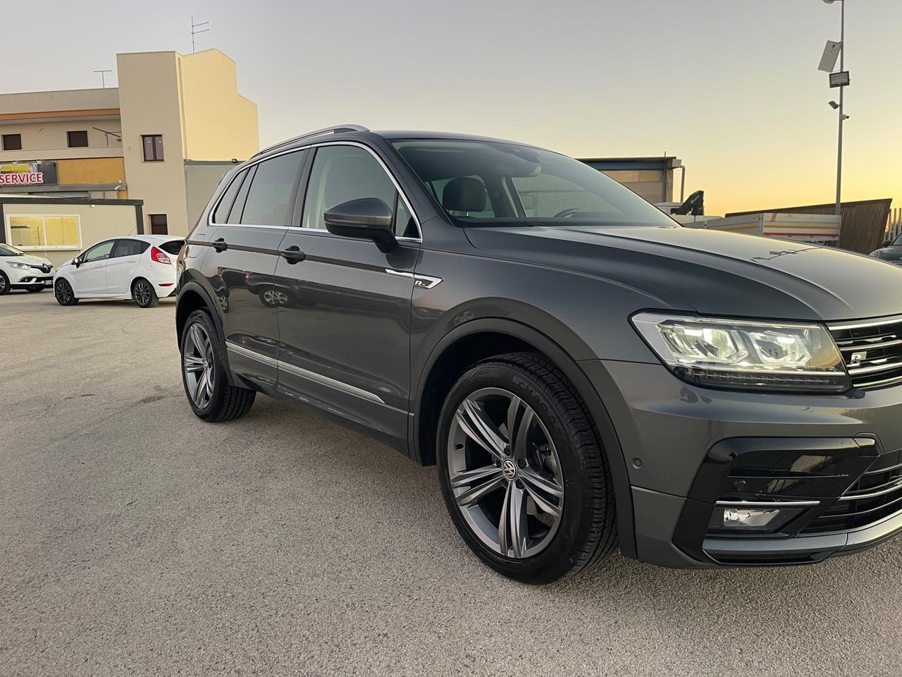 VOLKSWAGEN TIGUAN 2.0 TDI 150 DSG 4MOTION R-LINE