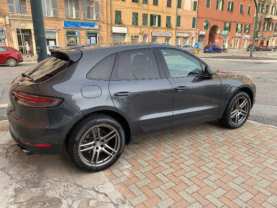 Porsche Macan 2.0 -IVA ESPOSTA