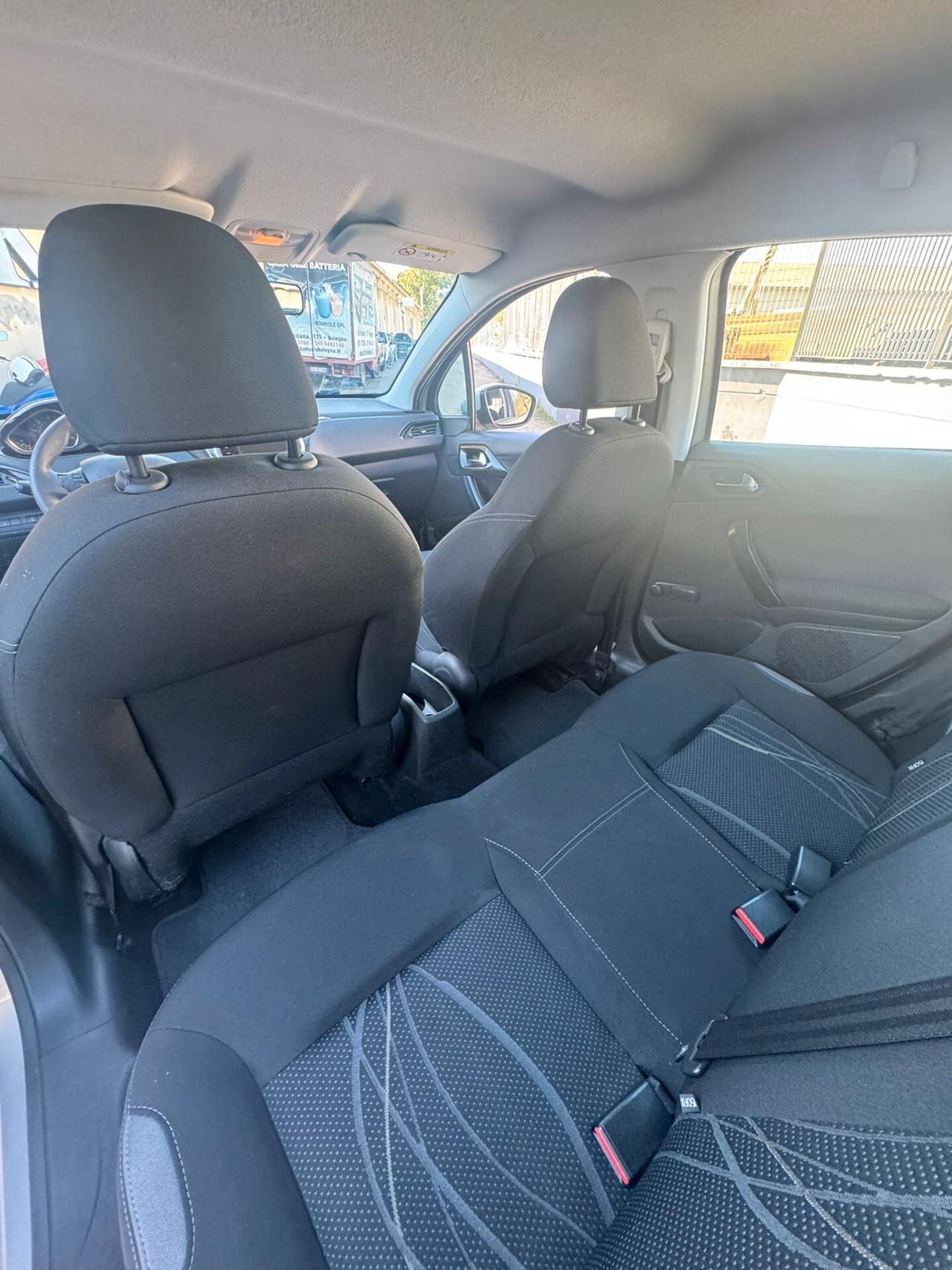 Peugeot 208 1.4 HDi 68 CV 5 porte Allure